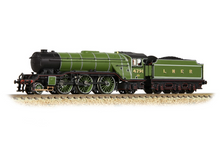 Load image into Gallery viewer, Graham Farish 372-610 LNER V2 4791 LNER Lined Green (Original) N Gauge